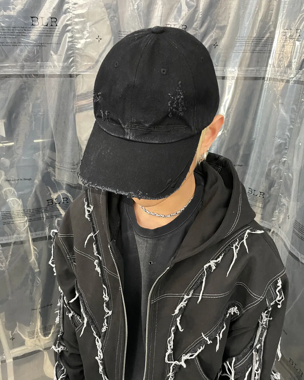 Curved logo damaged denim cap black