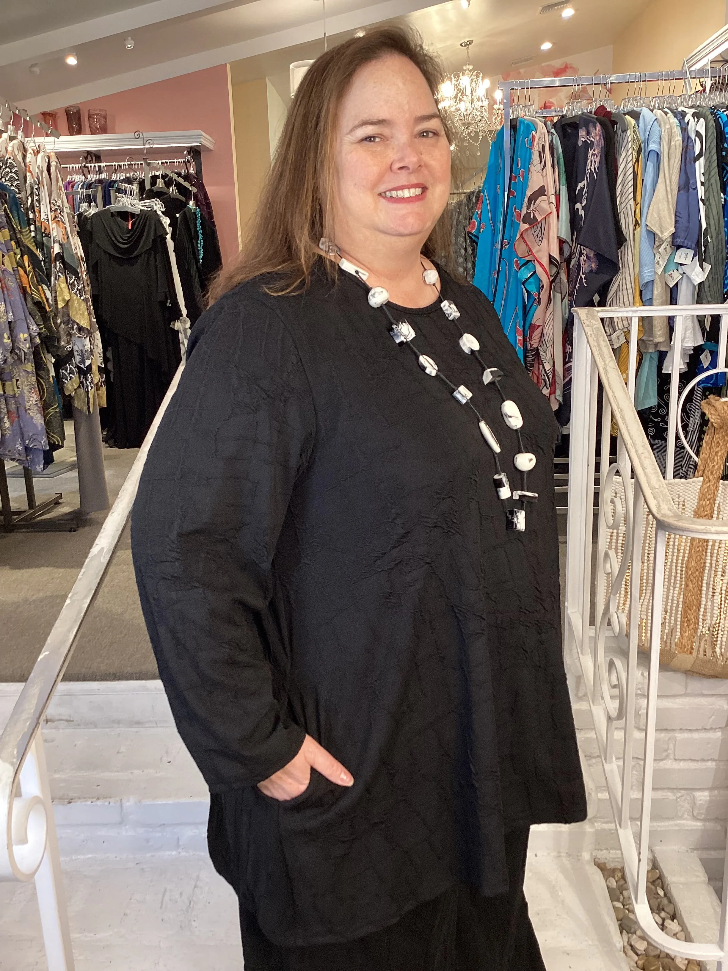 PUCKER POCKET TUNIC - BLACK